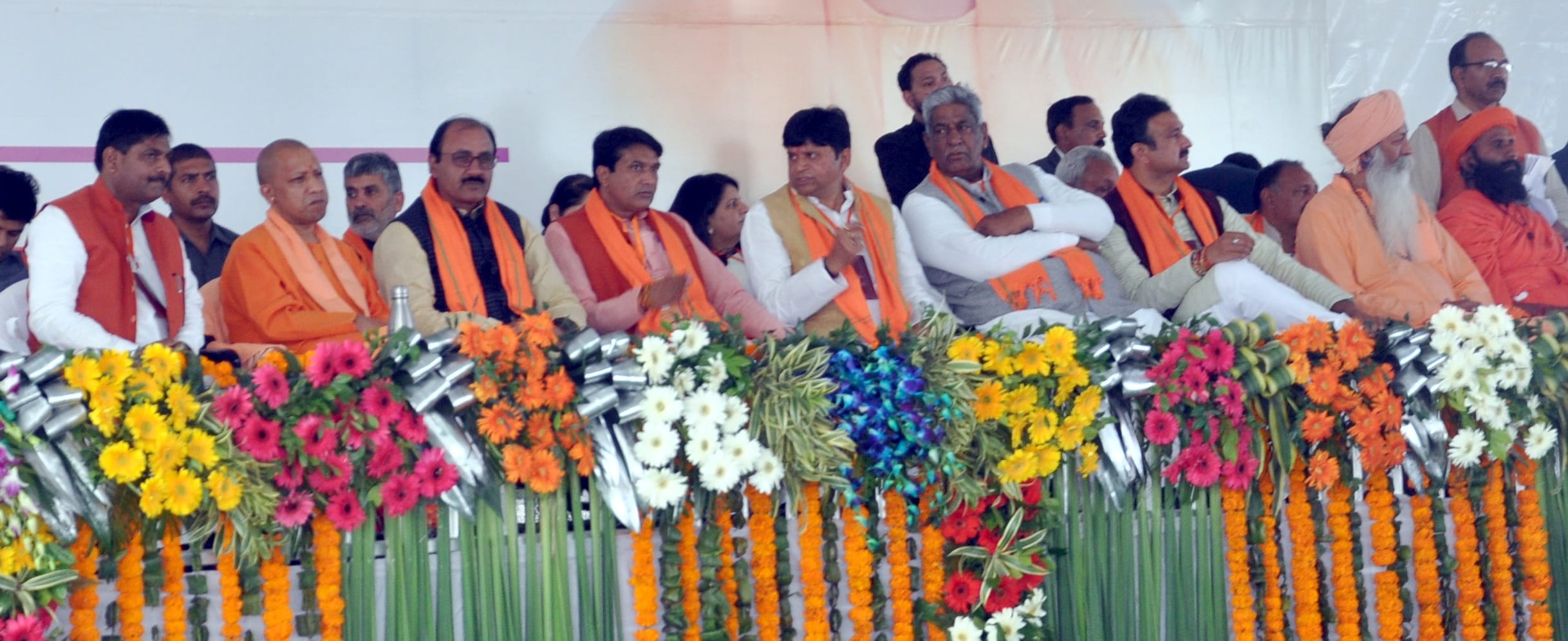 शामली भैसवाल रोड पर पुलिस लाइन के आवासीय व अनवासीयो भवनो के निर्माणकार्यो के शिलान्यास समारोह म? शामली भैसवाल रोड पर पुलिस लाइन के आवासीय व अनवासीयो भवनो के निर्माणकार्यो के शिलान्यास समारोह म?