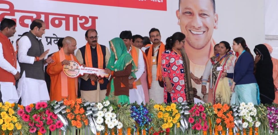 शामली के भैंसवाल रोड पर पुलिस लाइन के आवासीय भवनों के निर्माण कार्यों के शिलान्यास समारोह में ला? शामली के भैंसवाल रोड पर पुलिस लाइन के आवासीय भवनों के निर्माण कार्यों के शिलान्यास समारोह में ला?