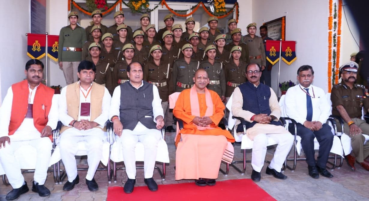 शामली के भैंसवाल रोड पर पुलिस लाइन के आवासीय भवनों के निर्माण कार्यों के शिलान्यास समारोह में मह? शामली के भैंसवाल रोड पर पुलिस लाइन के आवासीय भवनों के निर्माण कार्यों के शिलान्यास समारोह में मह?
