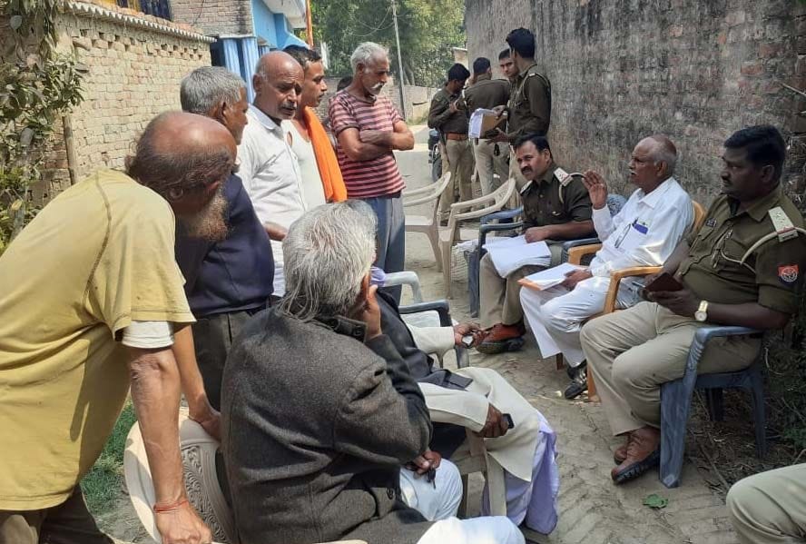 लालगंज के शिवबोझ में ब्लॉक कर्मी की संदिग्ध मौत पर पहुची पुलिस।