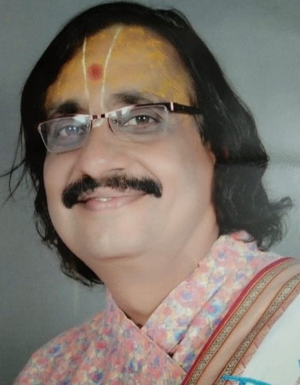 सुरेंद्रनाथ चतुर्वेदी।