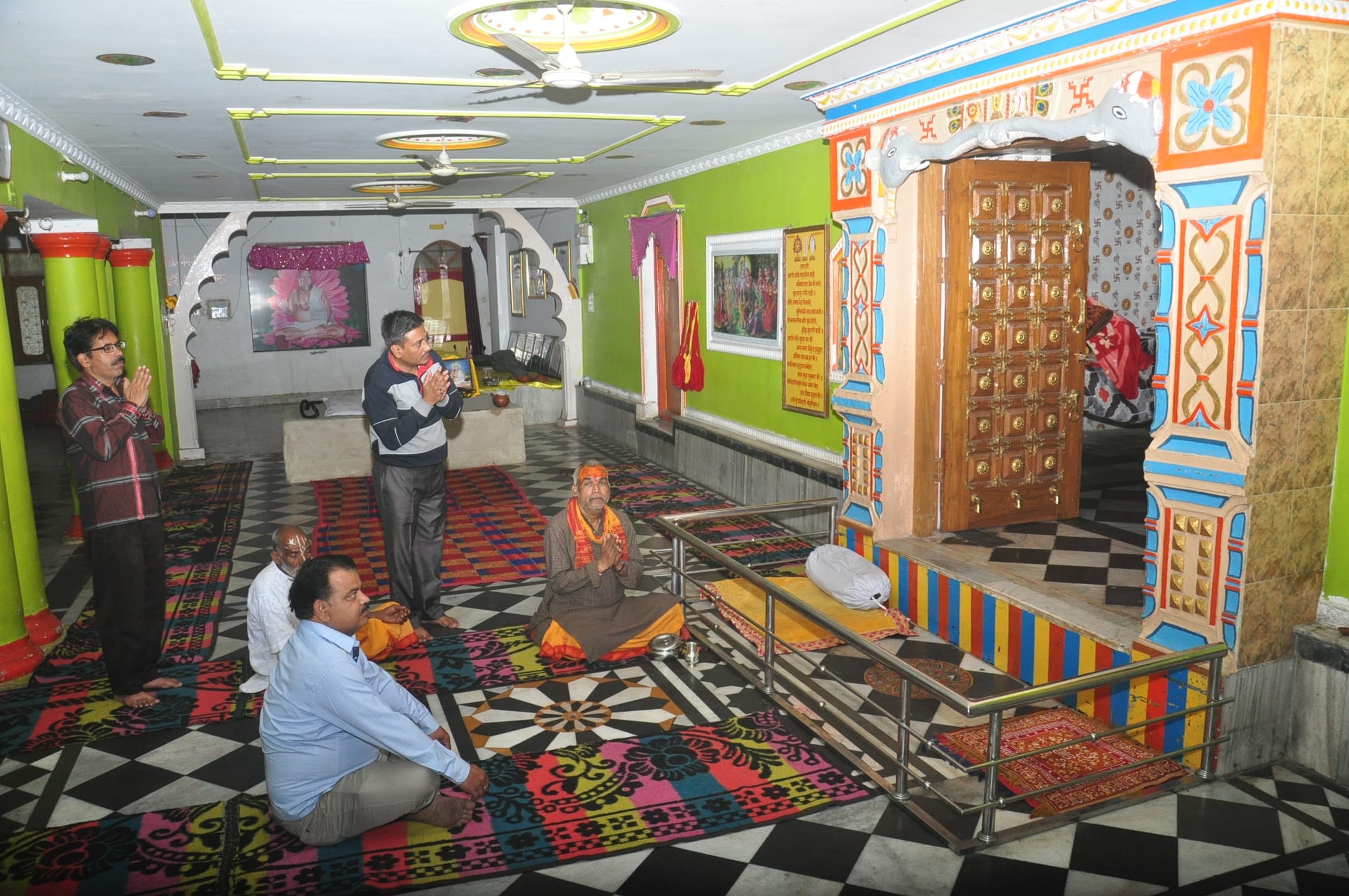 झांसी का कुंजबिहारी मंदिर यहां रंग पंचनमी पर भव्य फूलों की होली का आयोजन होता है। अमर उजाला झांसी का कुंजबिहारी मंदिर यहां रंग पंचनमी पर भव्य फूलों की होली का आयोजन होता है। अमर उजाला