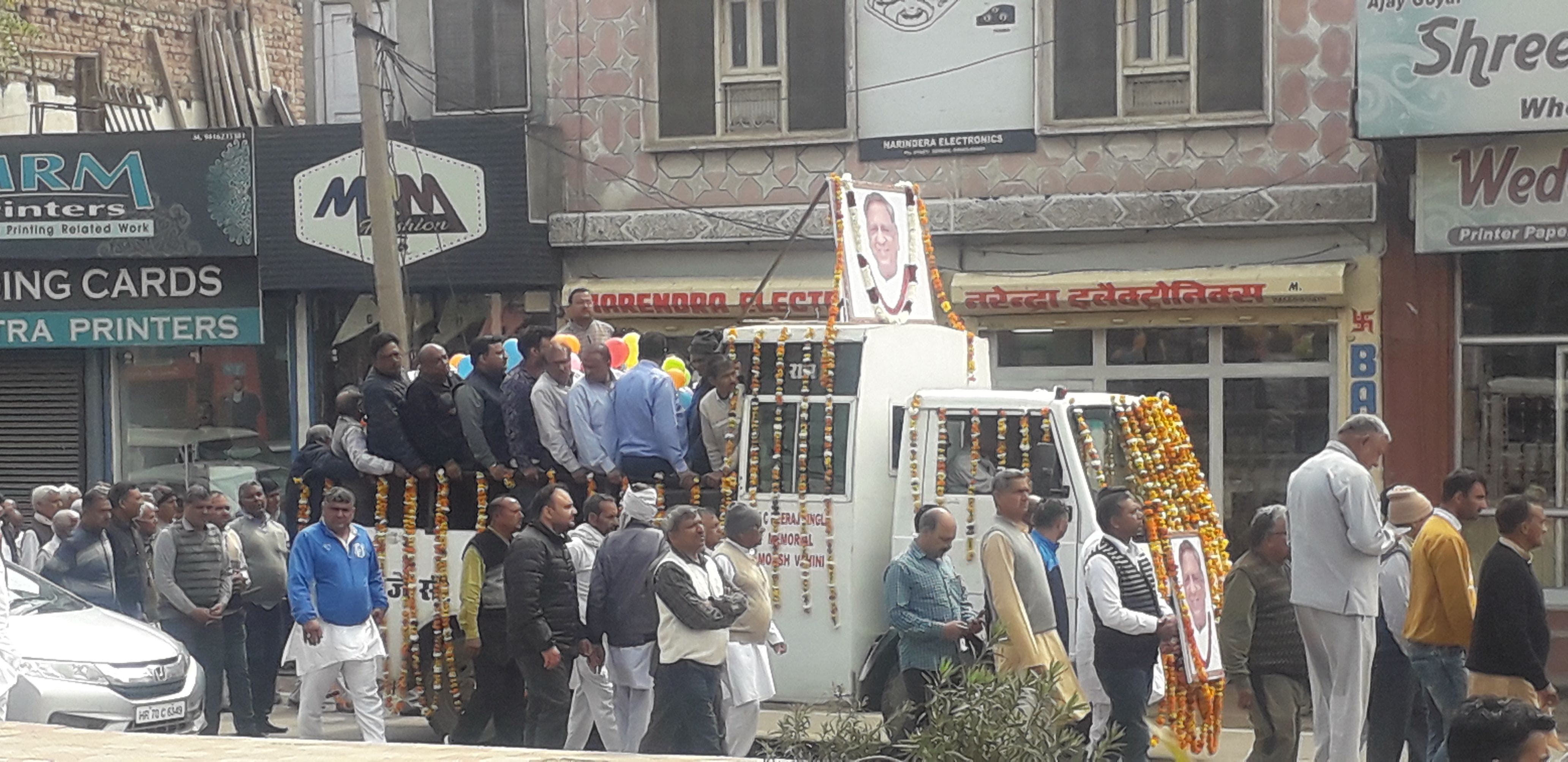 पूर्व मंत्री मांगेराम गुप्ता की शवयात्रा में शामिल लोग। पूर्व मंत्री मांगेराम गुप्ता की शवयात्रा में शामिल लोग।
