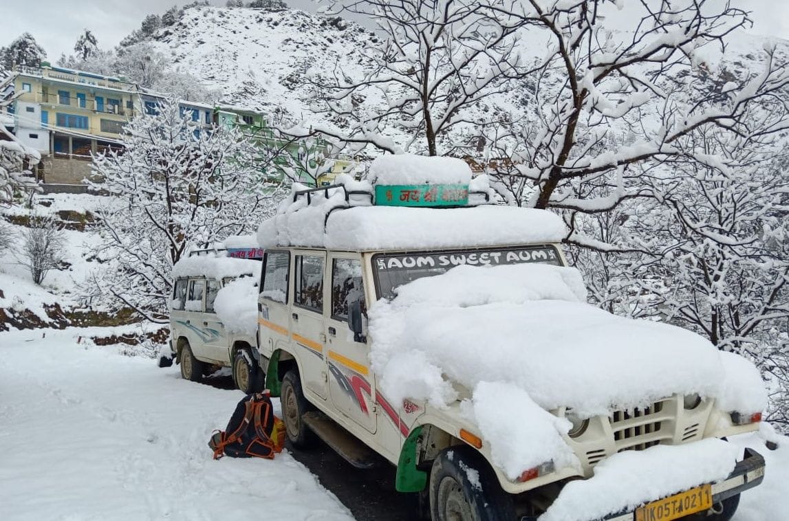 चौंदास घाटी के सोसा गांव में भारी बर्फबारी हुई है। संवाद न्यूज एजेंसी चौंदास घाटी के सोसा गांव में भारी बर्फबारी हुई है। संवाद न्यूज एजेंसी