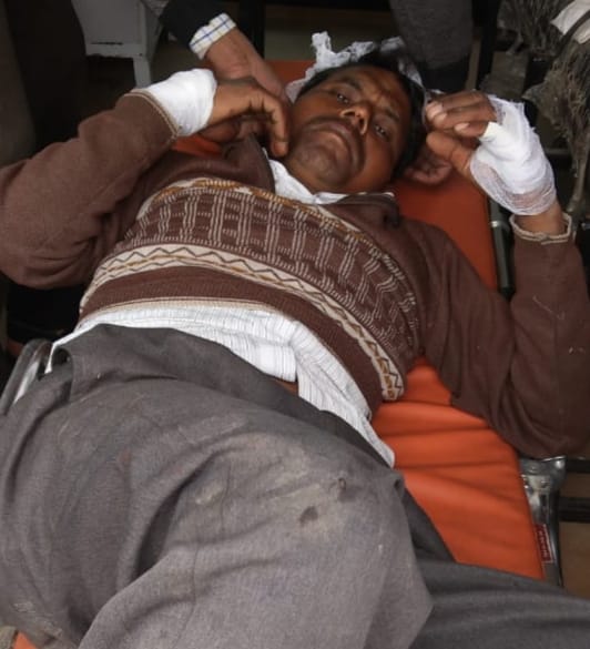 घायल ग्रामीण घायल ग्रामीण