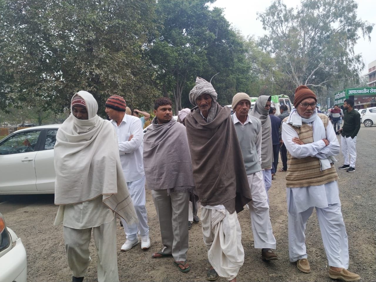  नागरिक अस्पताल में शव का पोस्टमार्टम करवाने पहुंचे सोनू के परिजन।