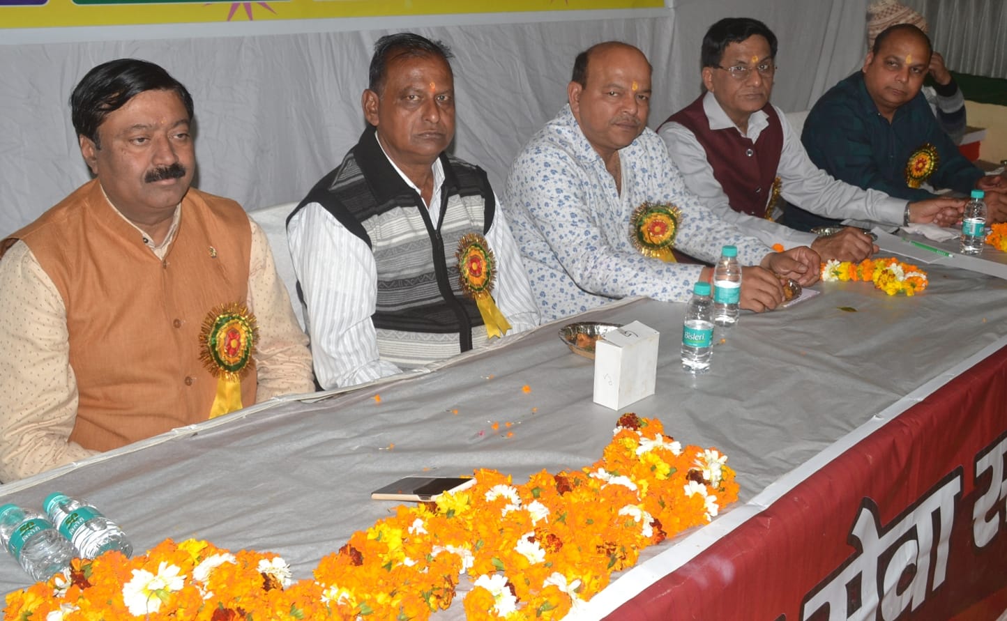 शामली हनुमान धाम पर अग्रसैन बरात घर में आयोजित राम लखन सेवा समिति द्वारा कार्यक्रम में मंचासीन ? शामली हनुमान धाम पर अग्रसैन बरात घर में आयोजित राम लखन सेवा समिति द्वारा कार्यक्रम में मंचासीन ?