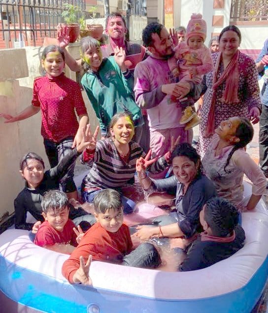 शामली होली पर जस्न मनाते बच्चे व युवतियां शामली होली पर जस्न मनाते बच्चे व युवतियां
