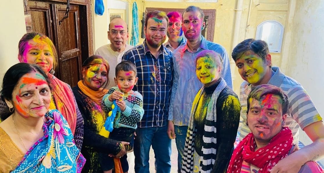 होली पर्व पर होली के रंग से रंगे क्षेत्रवासी । होली पर्व पर होली के रंग से रंगे क्षेत्रवासी ।