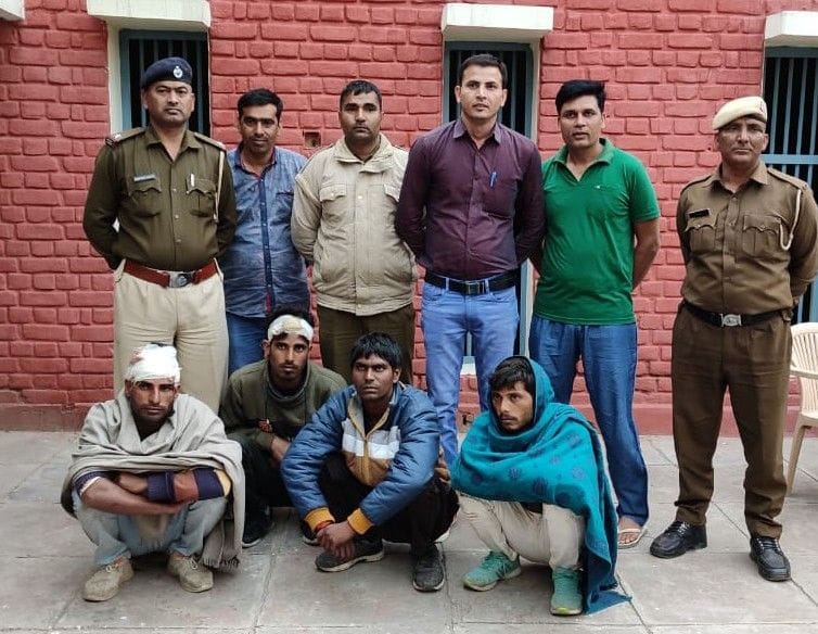 बवानीखेड़ा में हुए मर्डर मामले में पकड़े गए आरोपी पुलिस गिरफ्त में। संवाद न्यूज एजेंसी बवानीखेड़ा में हुए मर्डर मामले में पकड़े गए आरोपी पुलिस गिरफ्त में। संवाद न्यूज एजेंसी