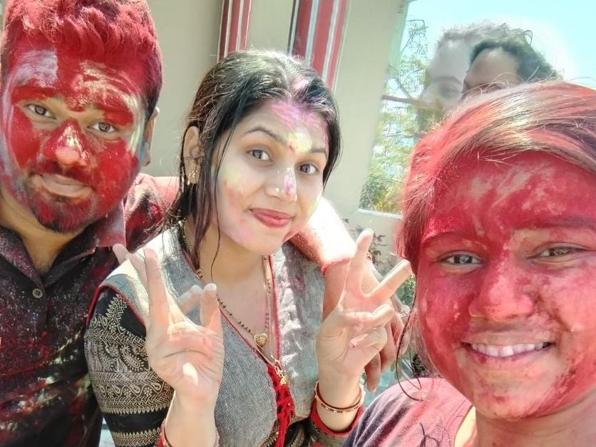 नजीबाबाद में होली खेलते युवक-युवतियां। नजीबाबाद में होली खेलते युवक-युवतियां।