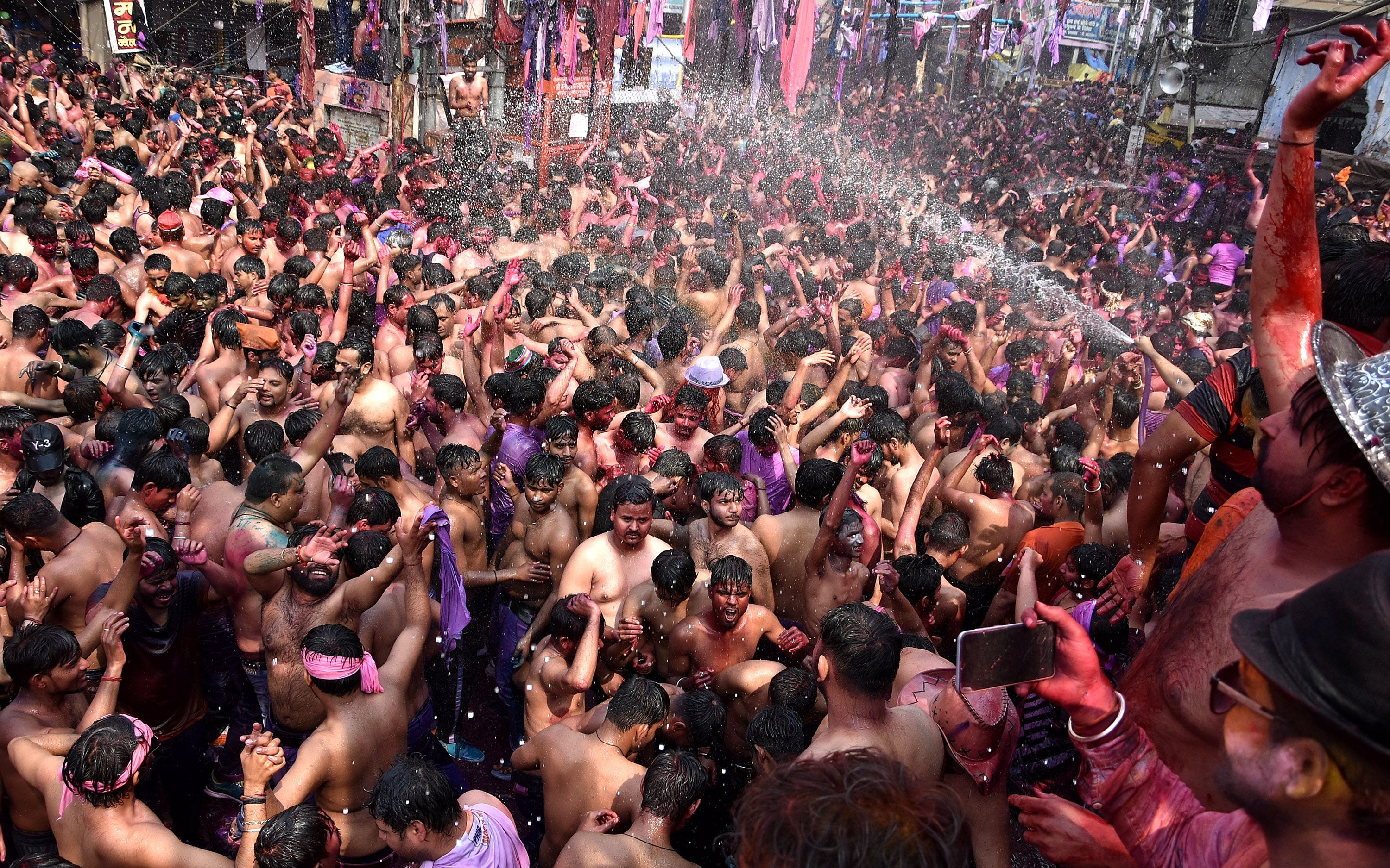 in the rain of coloures the body of people became wet in the rain of coloures the body of people became wet