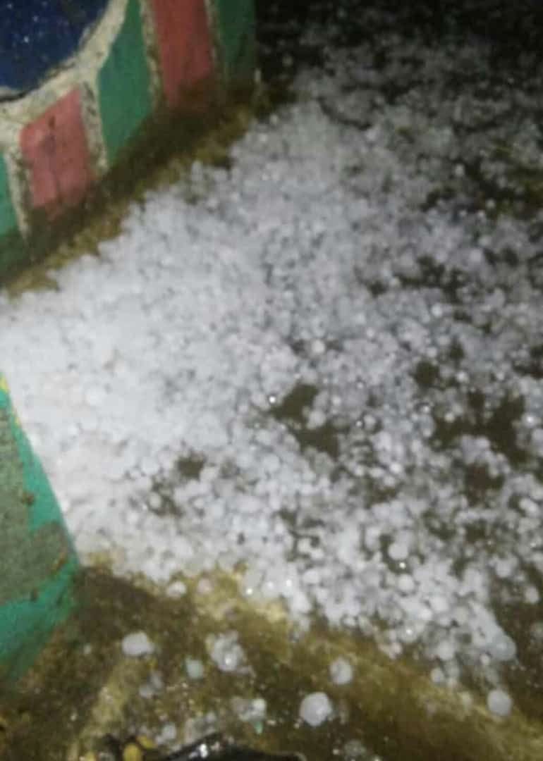 Heavy rains with strong winds, hail in Bajpur Heavy rains with strong winds, hail in Bajpur