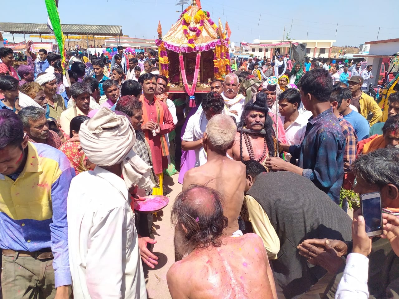 राखपंचमपुर में निकाली गई राम दरबार की शोभायोत्रा