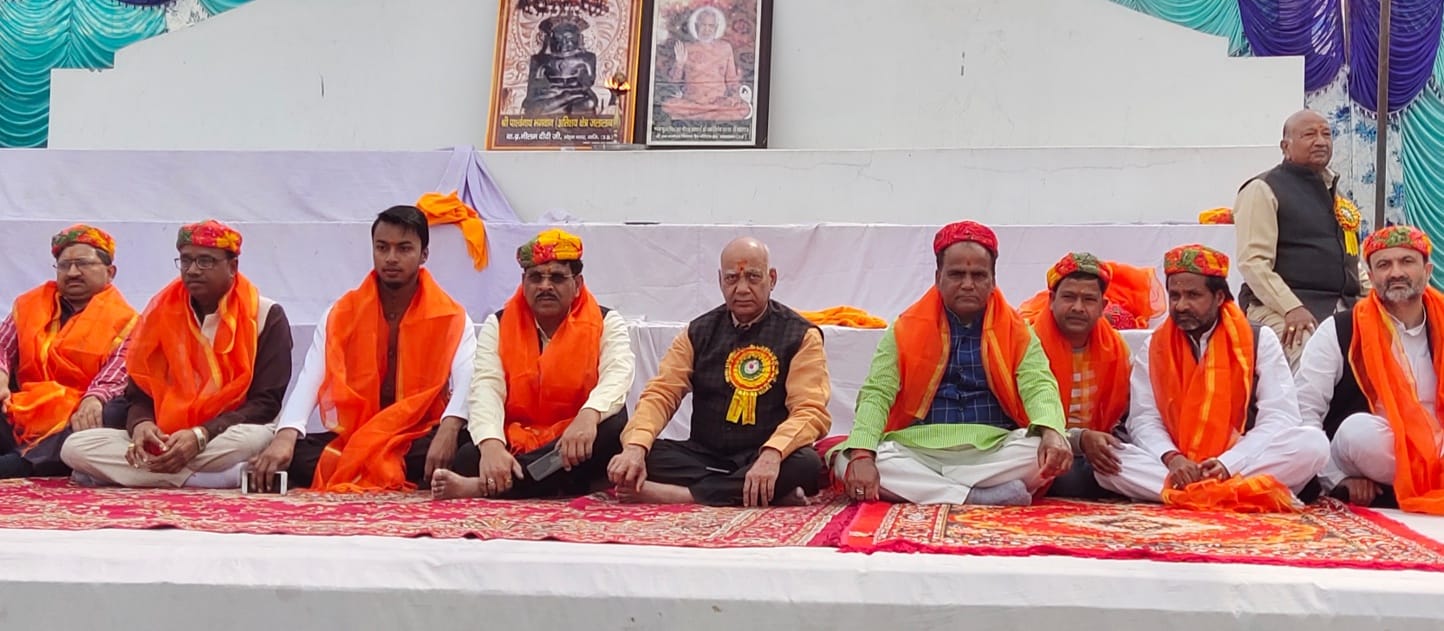 जलालाबाद में  जैन मन्दिर में रथ यात्रा महोत्सव के कार्यक्रम में मंचासीन अतिथी