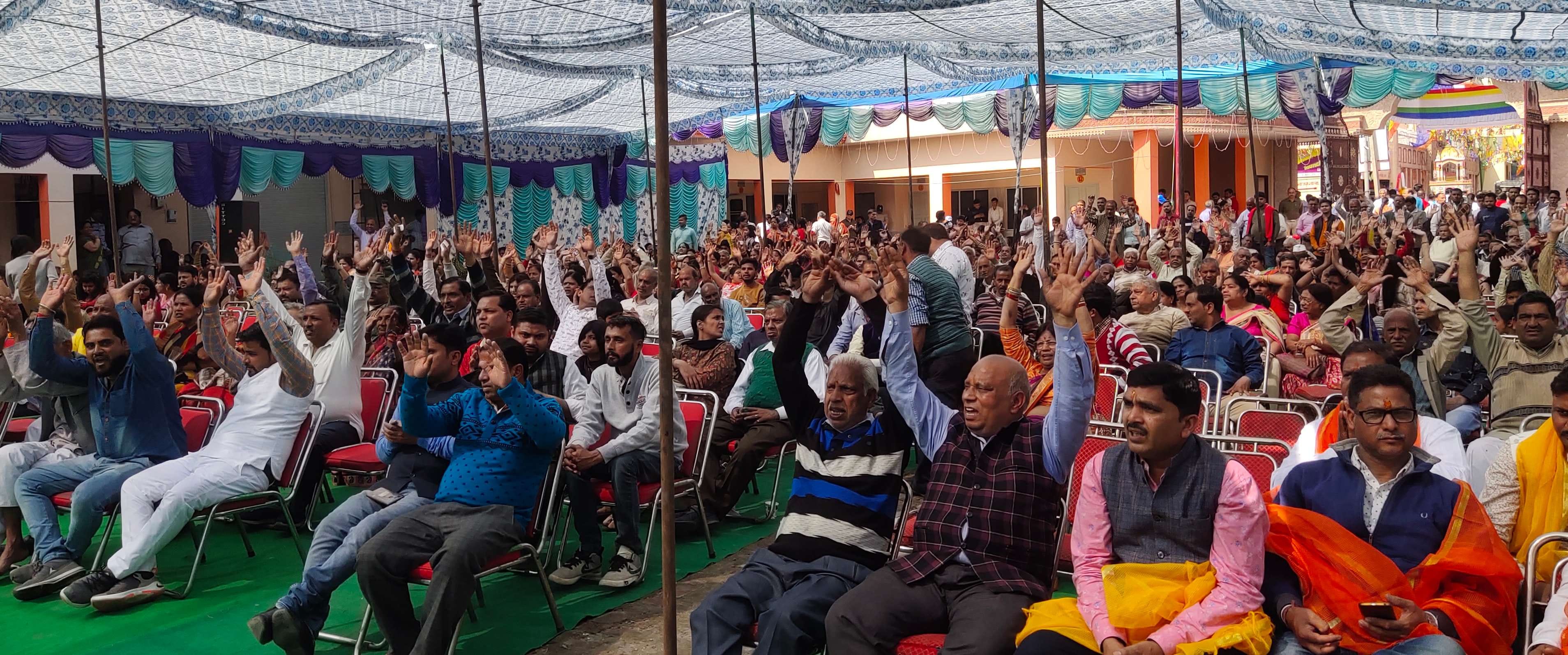 जलालाबाद में  जैन मन्दिर में रथ यात्रा महोत्सव कार्यक्रम में भाग लेते जैन समाज के लोग