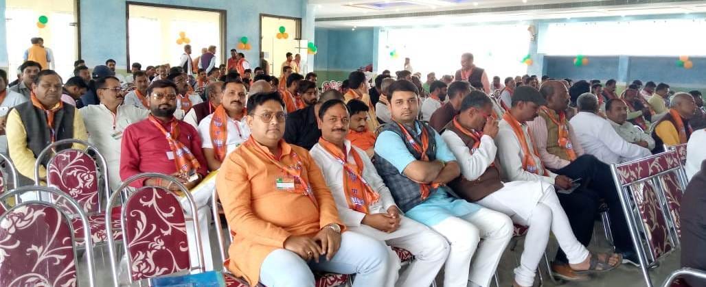 बैठक में उपस्थित कार्यकर्ता बैठक में उपस्थित कार्यकर्ता