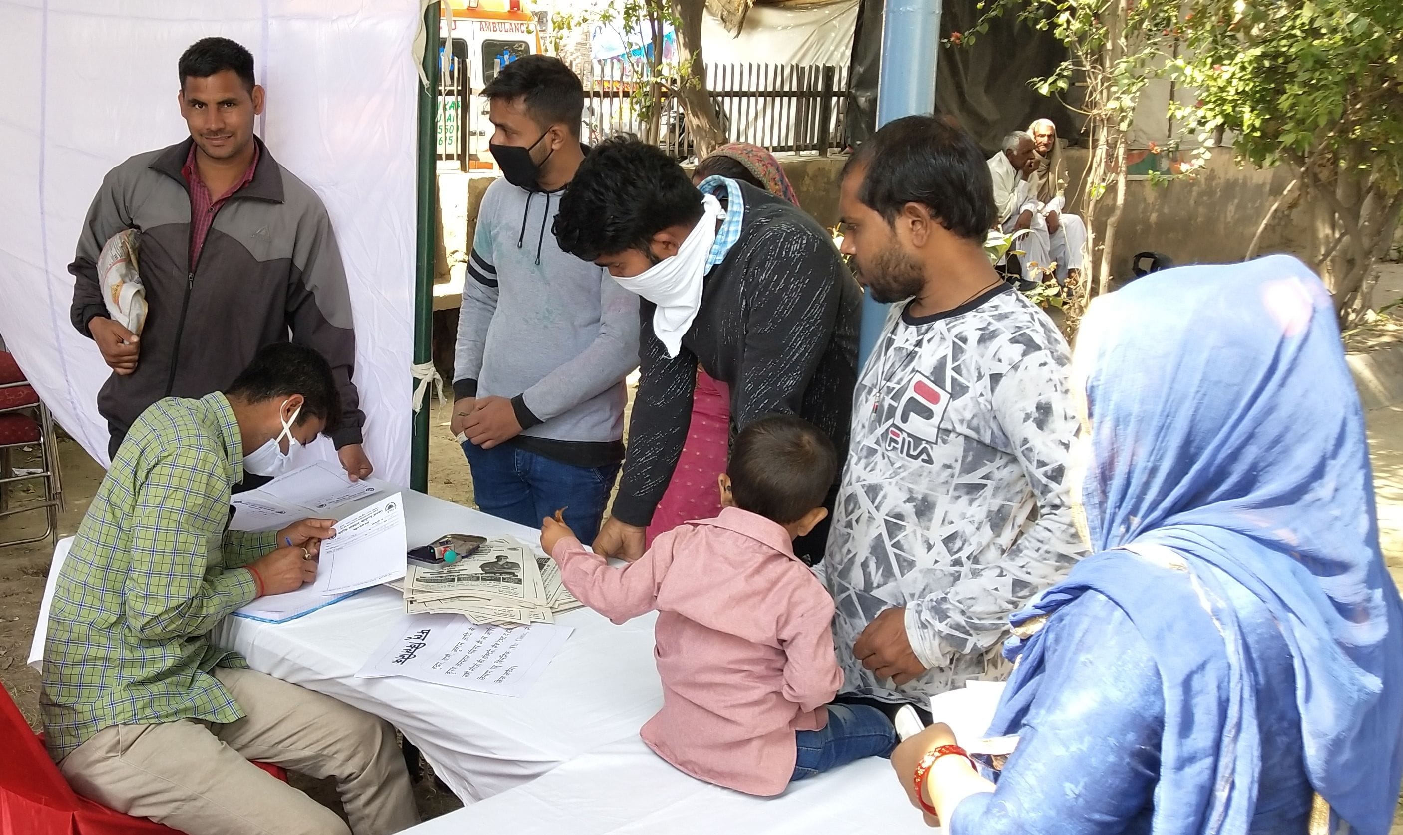 -फोटो 1 : नागरिक अस्पताल में लगी अस्थायी ओपीडी में जांच कराने पहुंचे मरीज। -फोटो 1 : नागरिक अस्पताल में लगी अस्थायी ओपीडी में जांच कराने पहुंचे मरीज।