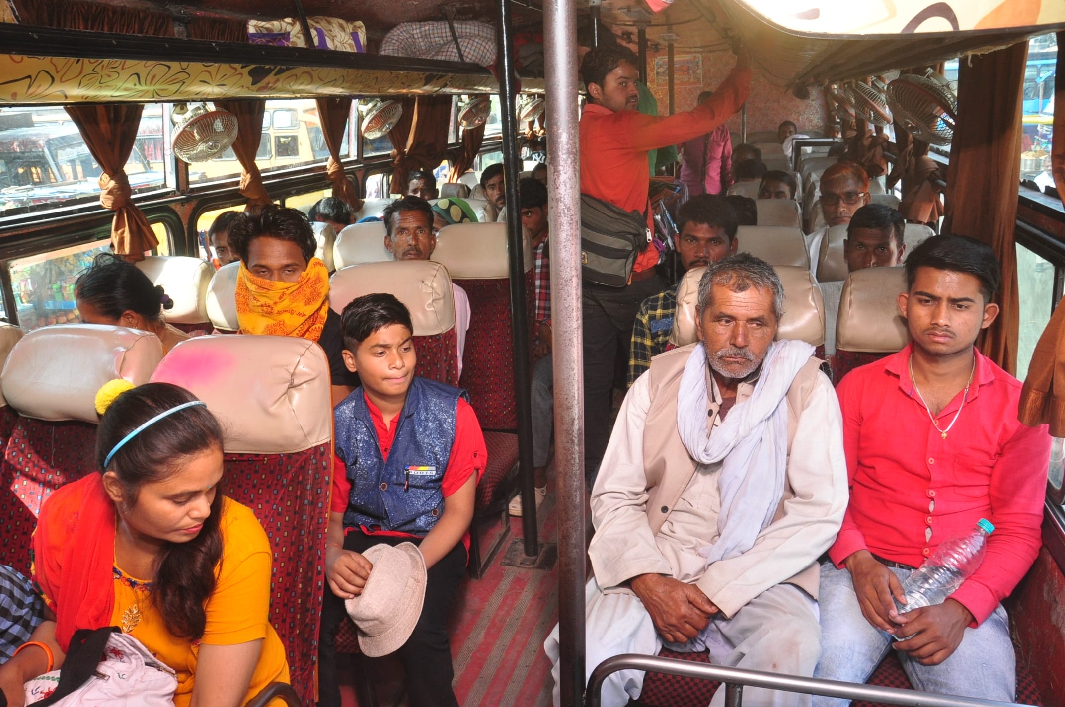 बसों में कोरोना को लेकर मंगलवार को दवा की छिड़काव नहीं हुआ। अमर उजाला बसों में कोरोना को लेकर मंगलवार को दवा की छिड़काव नहीं हुआ। अमर उजाला