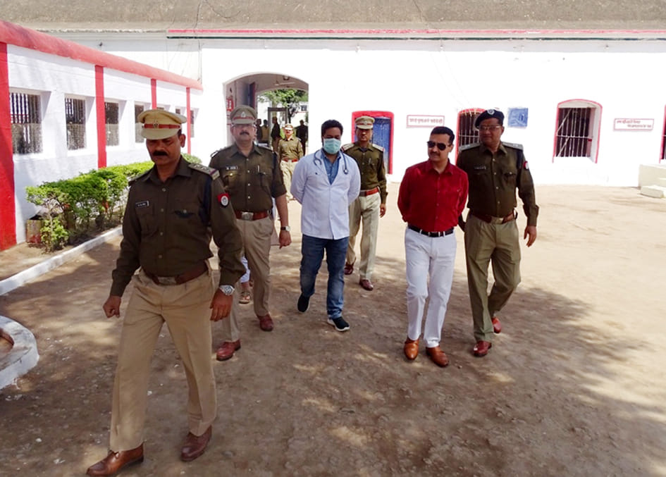 जिला कारागार का निरीक्षण करते डीआईजी जेल लव कुमार जिला कारागार का निरीक्षण करते डीआईजी जेल लव कुमार