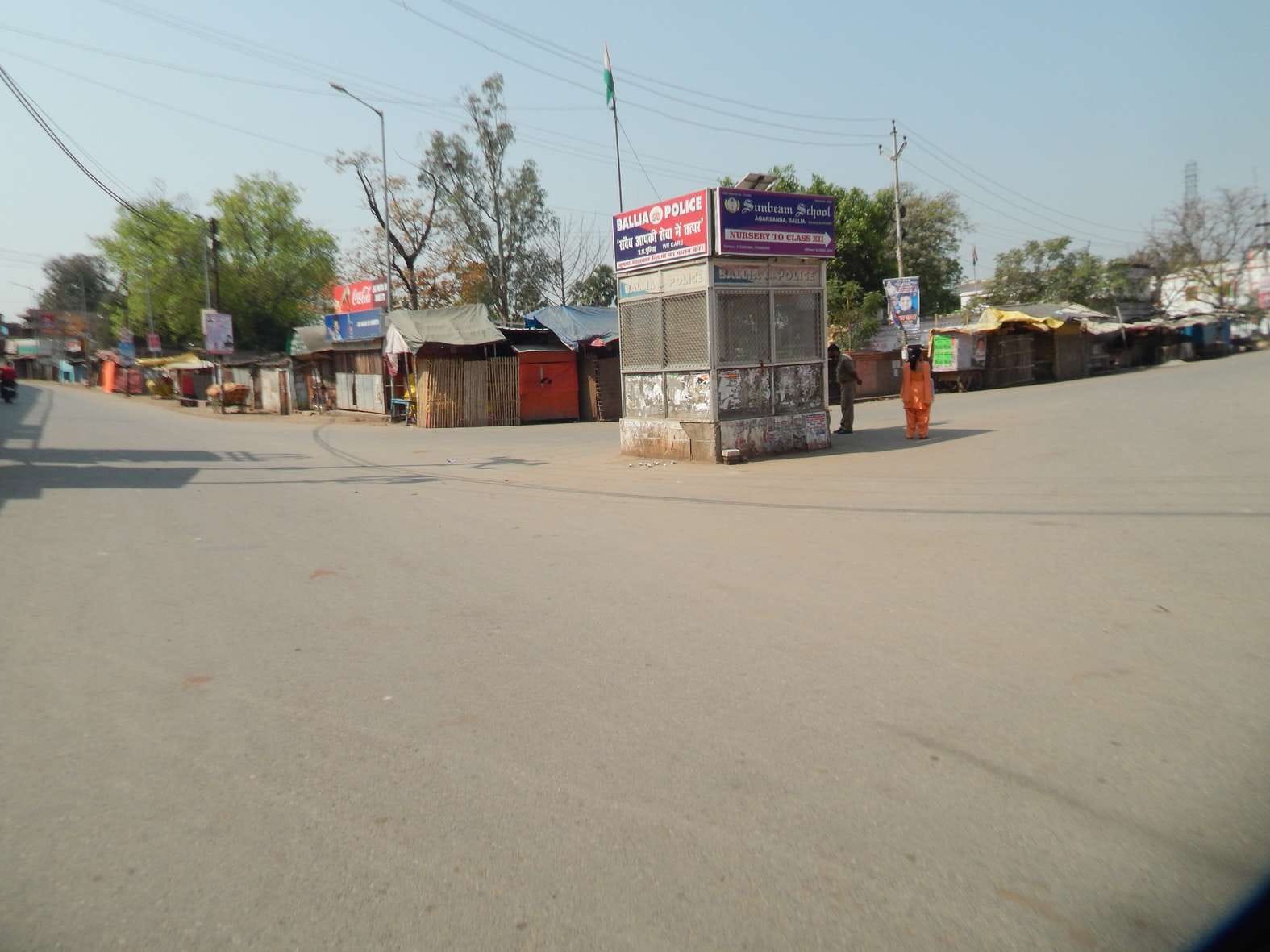 जनता कर्फ्यू के दौरान सुना पड़ा गड़वार तिराहा। जनता कर्फ्यू के दौरान सुना पड़ा गड़वार तिराहा।