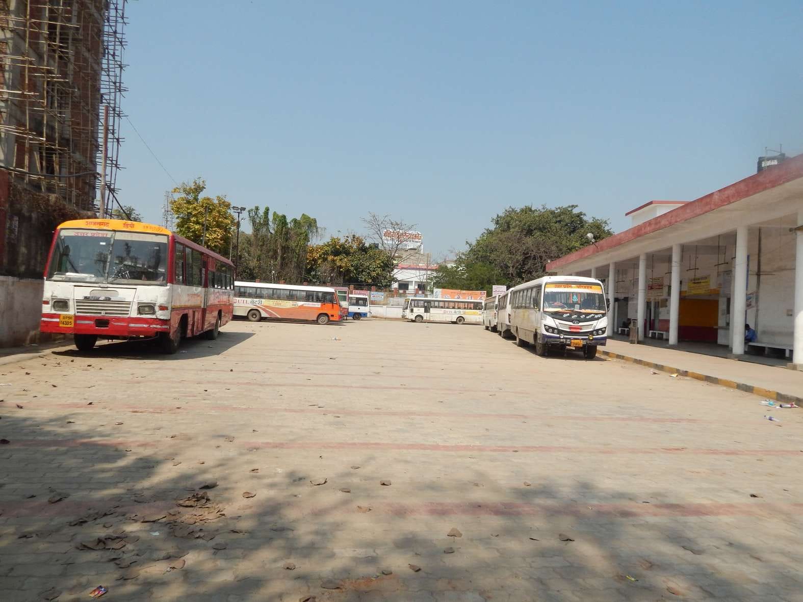 जनता कर्फ्यू के दौरान सुना पड़ा रोडवेज बस स्टेशन तथा खड़ी बसें। जनता कर्फ्यू के दौरान सुना पड़ा रोडवेज बस स्टेशन तथा खड़ी बसें।