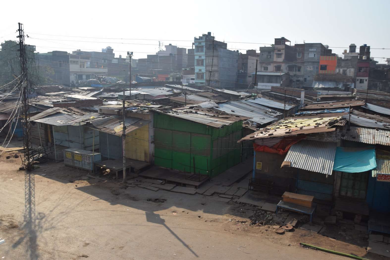नता कर्फ्यू के दौरान बंद पड़ी गुदरी बाजार स्थित दुकाने। नता कर्फ्यू के दौरान बंद पड़ी गुदरी बाजार स्थित दुकाने।