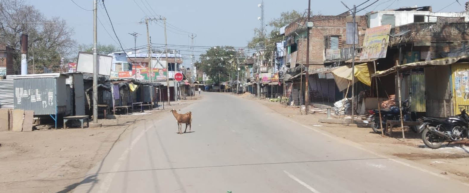 बेरू नगर में वीरान पड़ी मुख्य सड़क। बेरू नगर में वीरान पड़ी मुख्य सड़क।