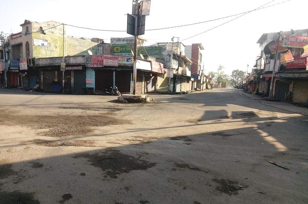 रविवार को सुनसान पड़ा डोईवाला चौक। रविवार को सुनसान पड़ा डोईवाला चौक।