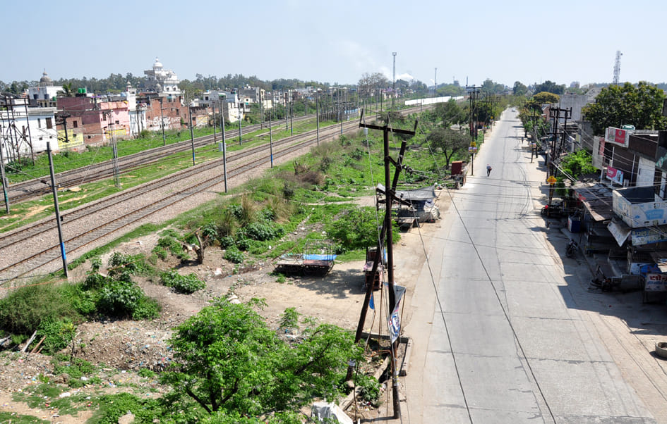 सहारनपुर के पेपर मिल रोड़ जहां बंद बाजार वाहन रोड़ बंद ट्रेन