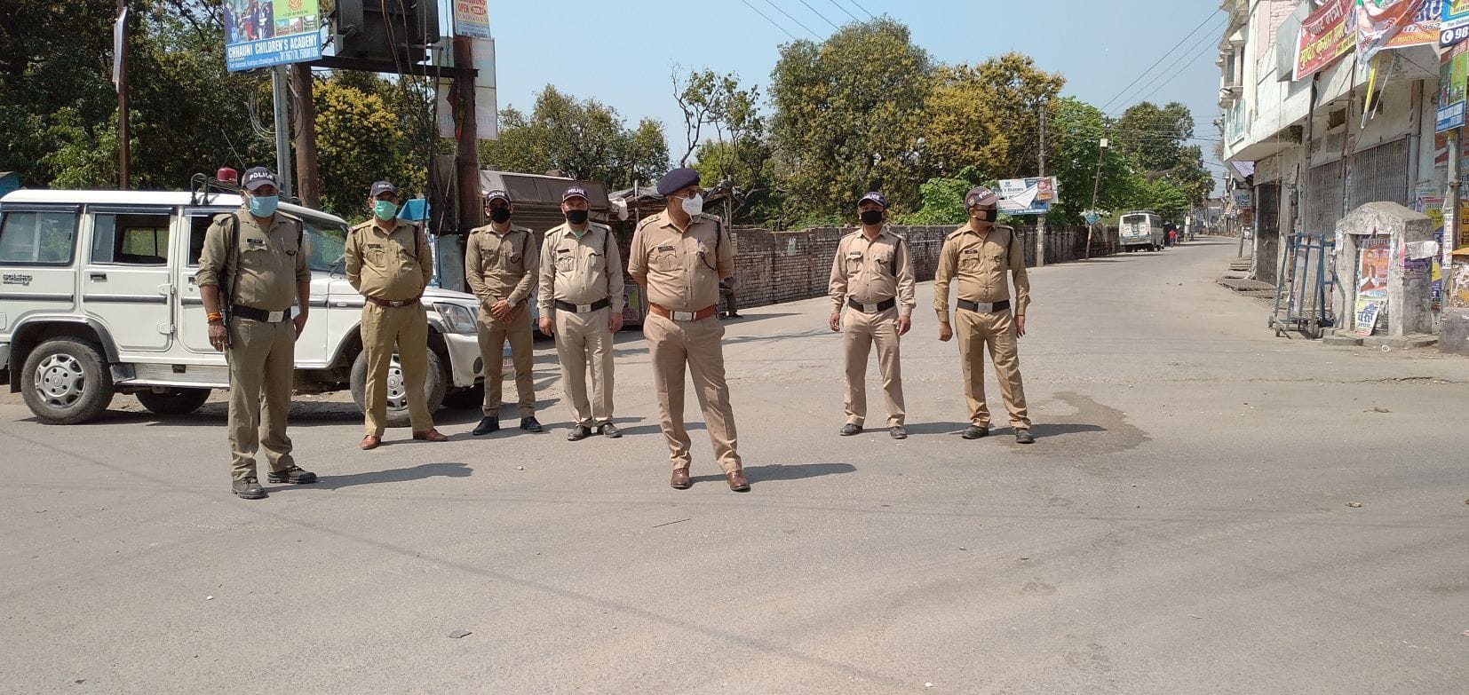 काशीपुर में जनता कर्फ्यू के दौरान चीमा चौराहा पर तैनात पुलिस कर्मी। संवाद न्यूज एजेंसी