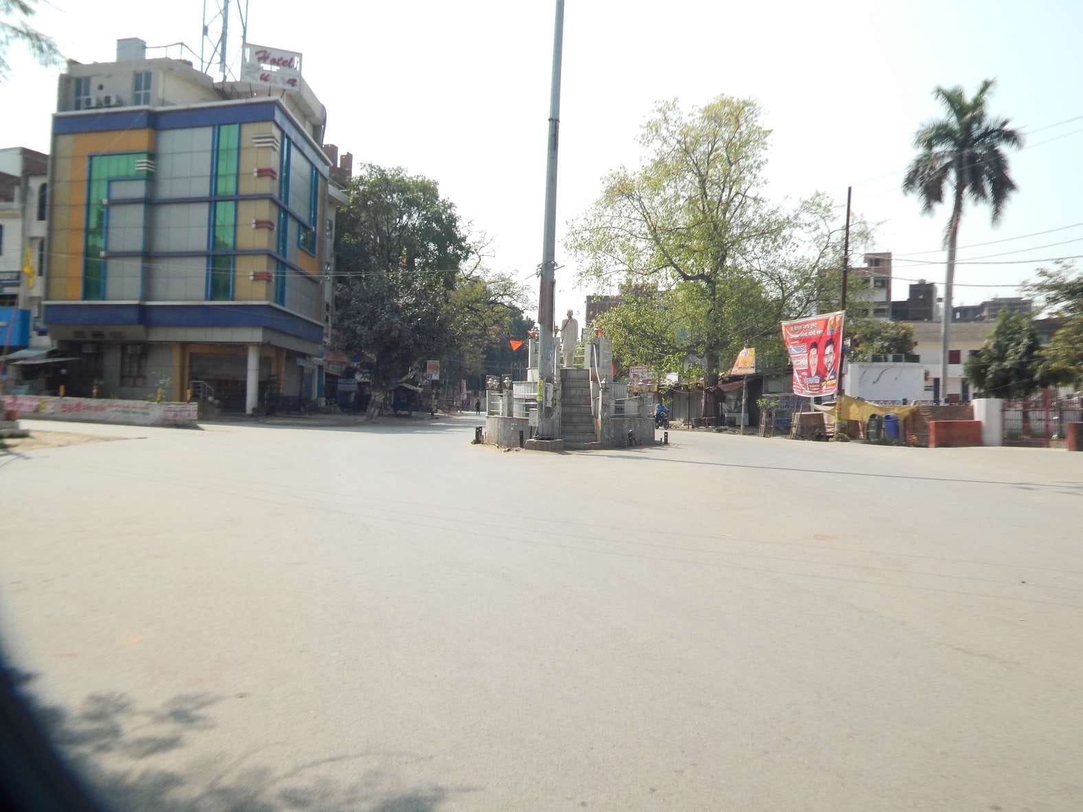 जनता कर्फ्यू के दौरान सुना पड़ा टीडी कालेज चौराहा। जनता कर्फ्यू के दौरान सुना पड़ा टीडी कालेज चौराहा।