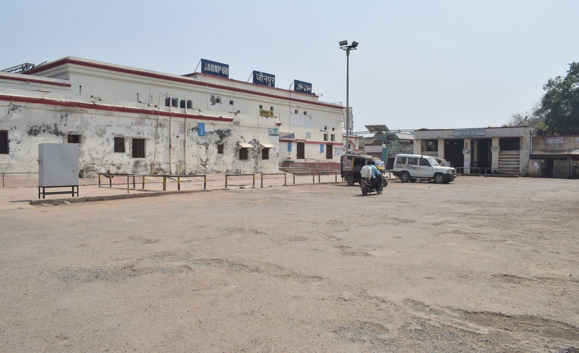 07- आमतौर पर भंण्डारी रेलवे जंक्शन गेट के सामने हमेशा सवारी वाले वाहनों की कतार रहती है पर जनता कर्? 07- आमतौर पर भंण्डारी रेलवे जंक्शन गेट के सामने हमेशा सवारी वाले वाहनों की कतार रहती है पर जनता कर्?