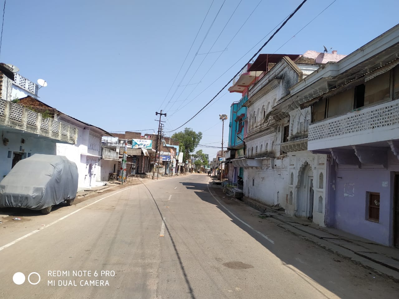 जनता कर्फ्यू के दौरान सूनी सड़क