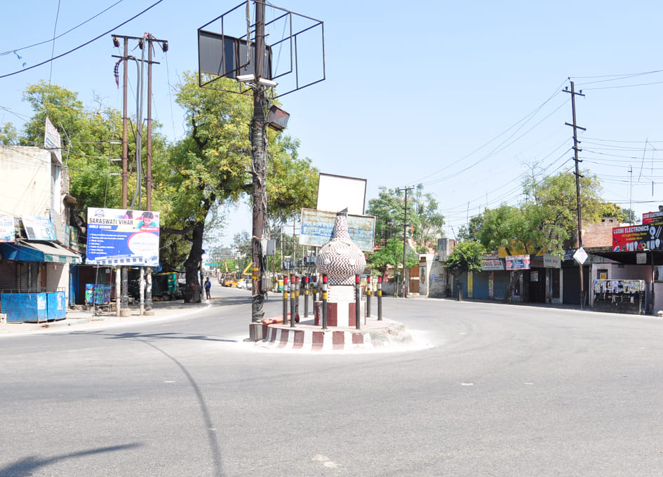 जनता कर्फ्यू के दौरान देहरादून चौक का नजारा। इस चौक से ही उत्तराखंड की ओर जाती हैं बसें।