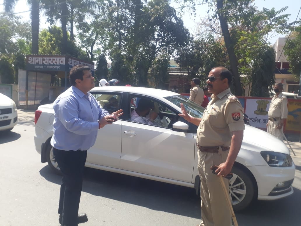 लॉकलाउन में कहां जा रहे हो...। सहारनपुर अंबाला हाईवे पर सरसावा में कार सवार को रोककर पूछताछ करती पु लॉकलाउन में कहां जा रहे हो...। सहारनपुर अंबाला हाईवे पर सरसावा में कार सवार को रोककर पूछताछ करती पु
