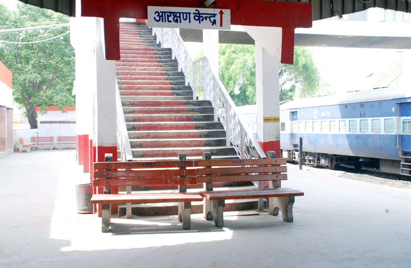शामली में सुनसान पडा रेलवे स्टेशन