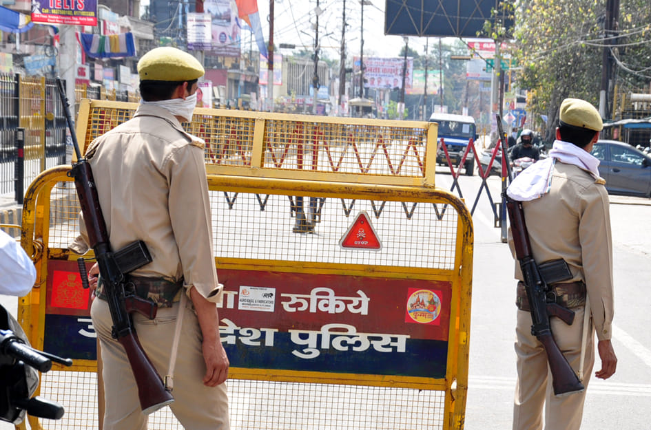 सहारनपुर में लॉकडाउन के दौरान तैनात सुरक्षा बल सहारनपुर में लॉकडाउन के दौरान तैनात सुरक्षा बल