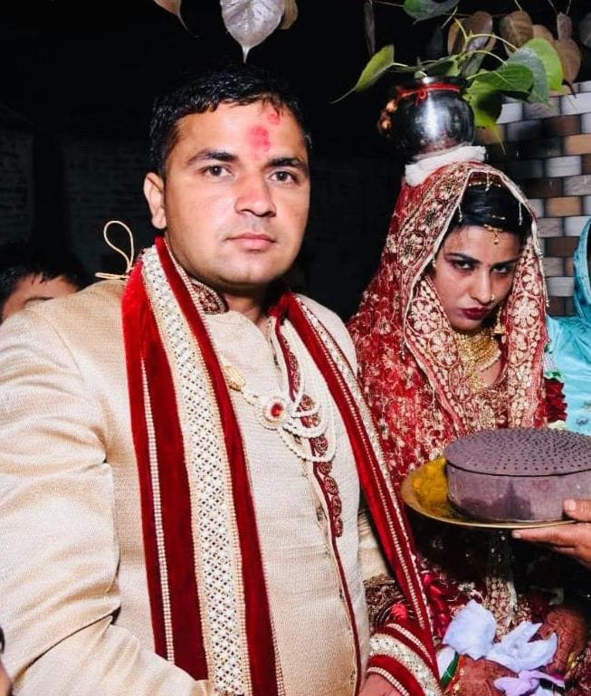 गांव उमरा निवासी प्रदीप व उसकी धर्मपत्नी। गांव उमरा निवासी प्रदीप व उसकी धर्मपत्नी।