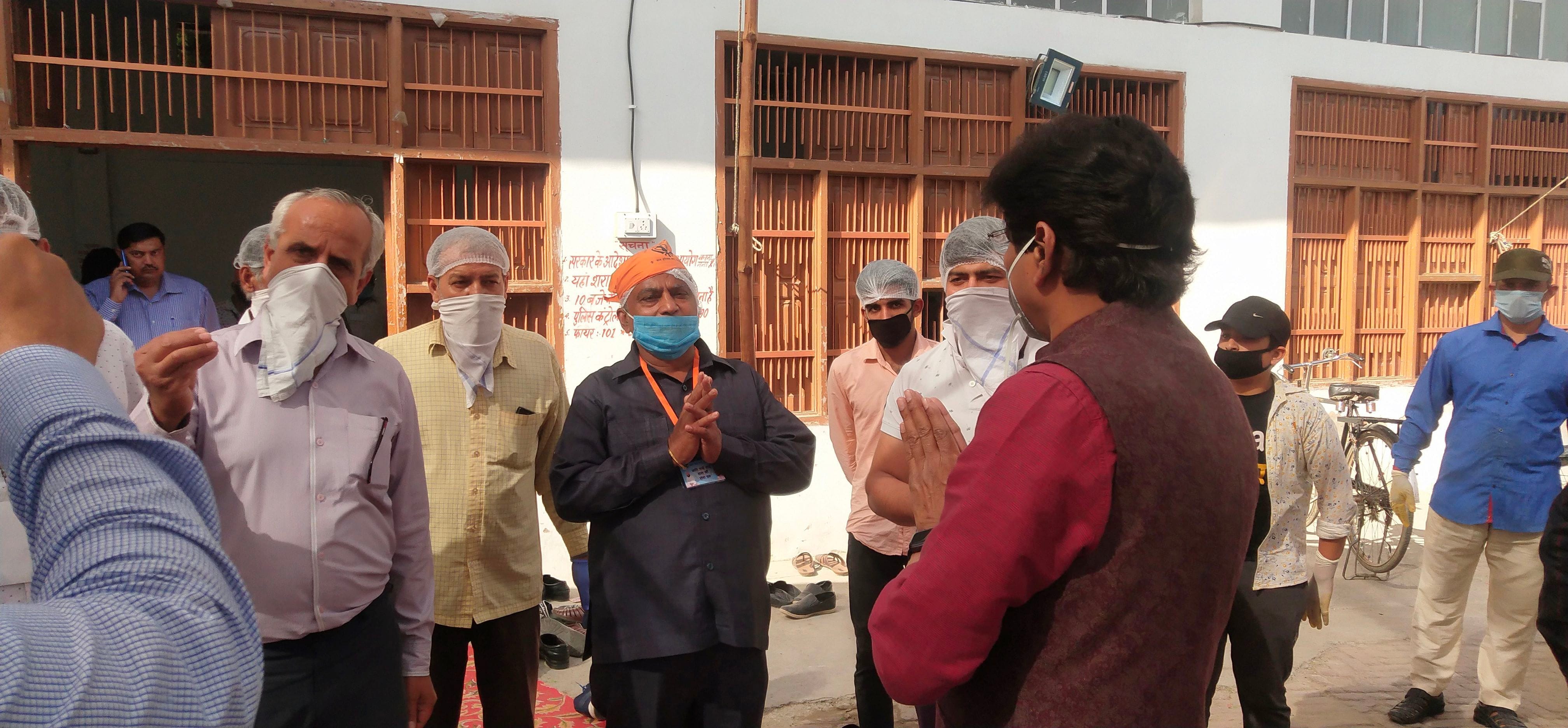 गोहाना रोड स्थित संस्था सति भाई सांई सेवा दल के प्रधान नरेश आनंद का संकट की धड़ी में जनसेवा के लिए गोहाना रोड स्थित संस्था सति भाई सांई सेवा दल के प्रधान नरेश आनंद का संकट की धड़ी में जनसेवा के लिए