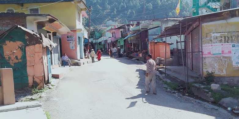 बागेश्वर के कपकोट में लॉकडाउन के दौरान काफी कम लोग निकले बाहर। संवाद न्यूज एजेंसी बागेश्वर के कपकोट में लॉकडाउन के दौरान काफी कम लोग निकले बाहर। संवाद न्यूज एजेंसी