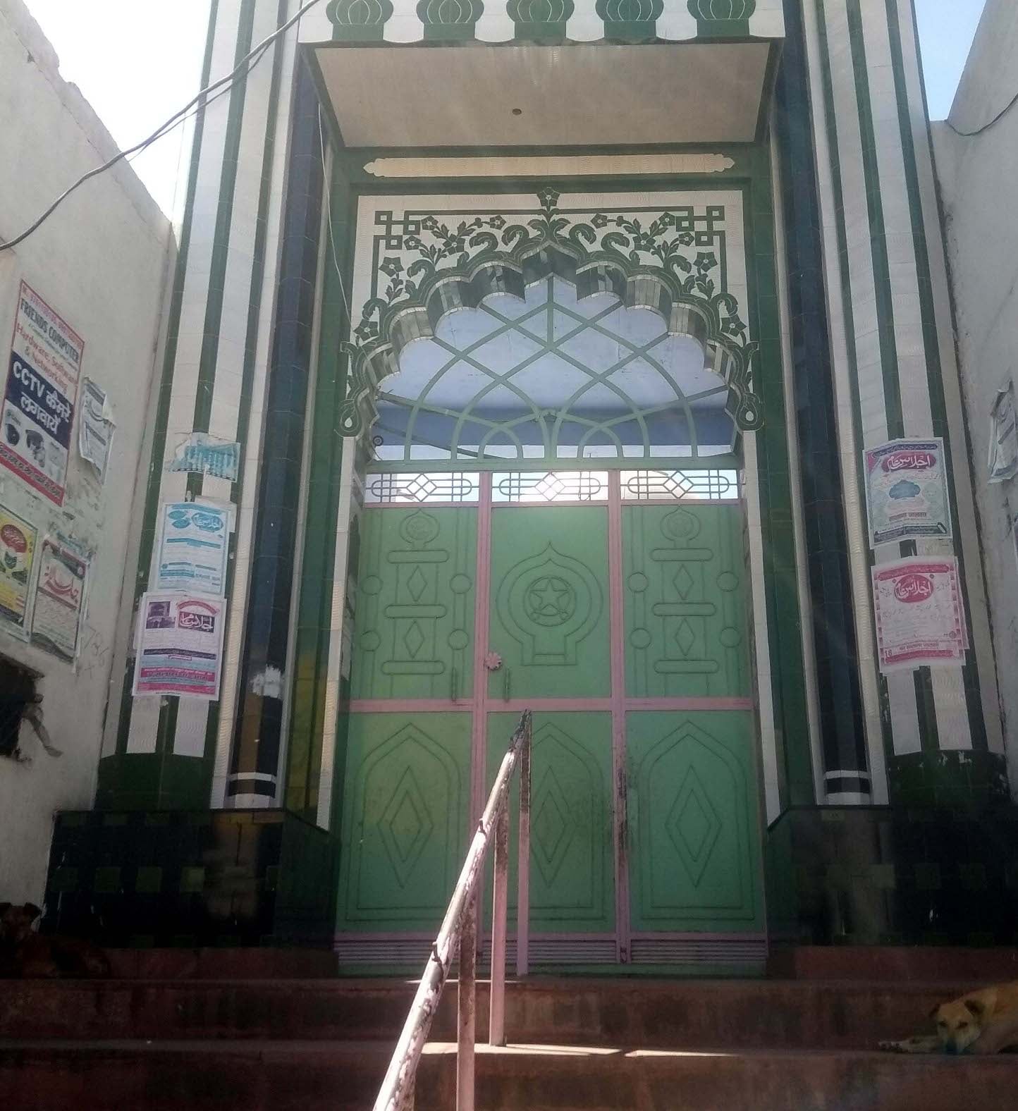 कैराना जूमे की नमाज पर जामा मस्जिद का बंद मुख्य गेट