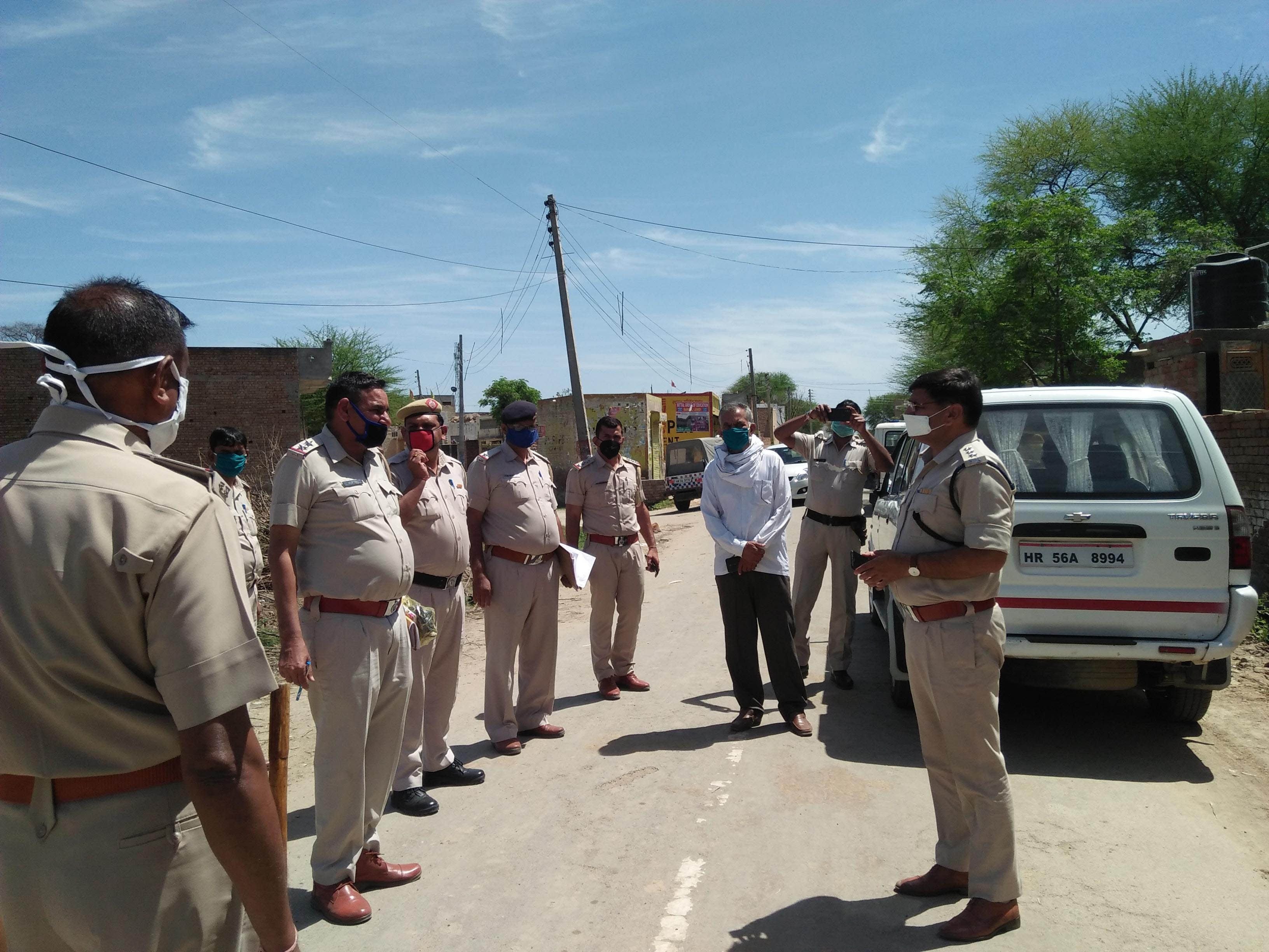 झगड़े की सूचना पाकर मौके पर पहुंची पुलिस। झगड़े की सूचना पाकर मौके पर पहुंची पुलिस।