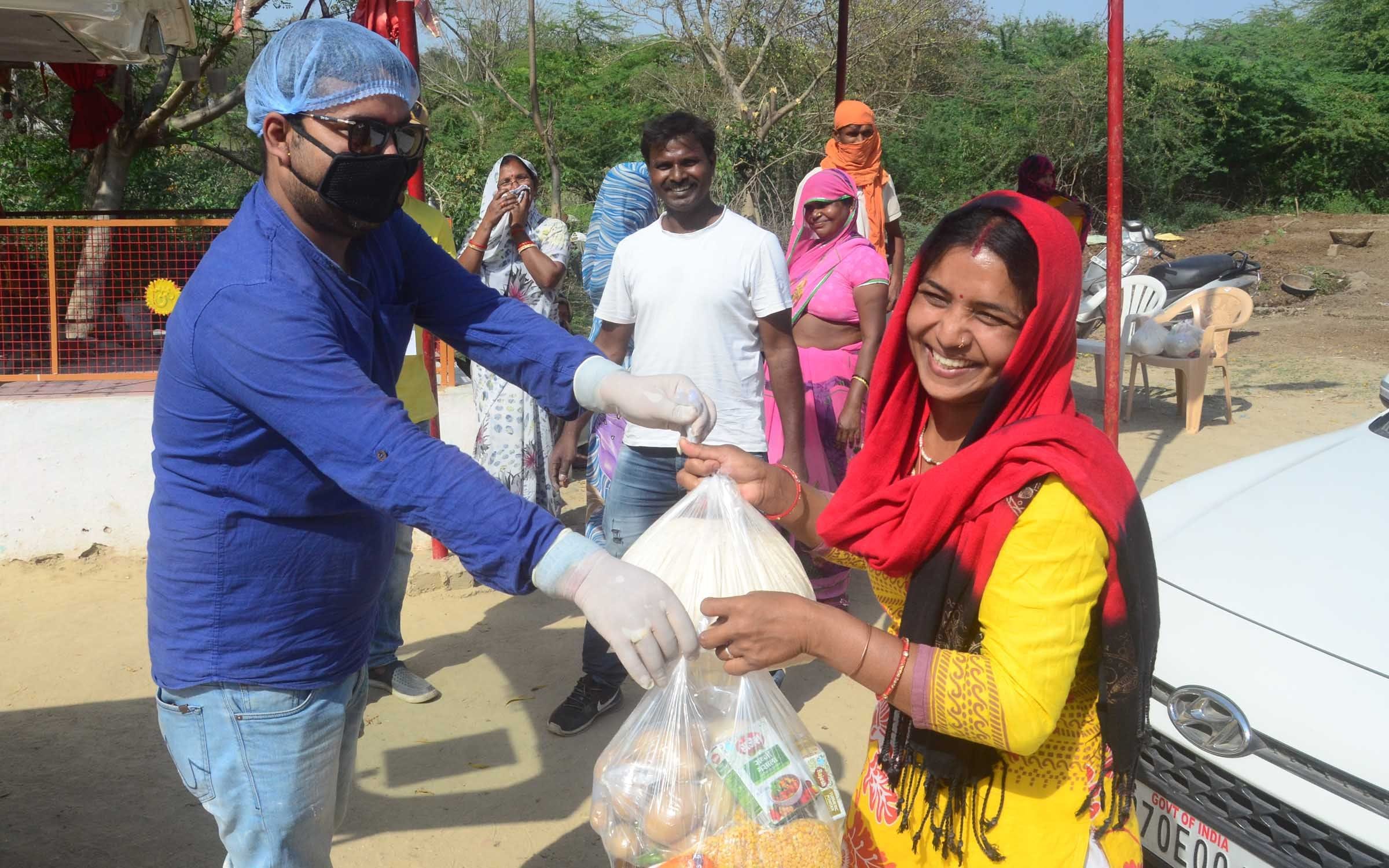 people delivered the food material in the city people delivered the food material in the city