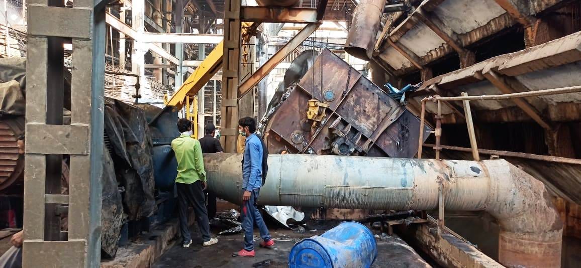 बुढ़ाना (मुजफ्फरनगर) में भैसाना चीनी मिल में गिरा क्रिस्टलाईजर। बुढ़ाना (मुजफ्फरनगर) में भैसाना चीनी मिल में गिरा क्रिस्टलाईजर।