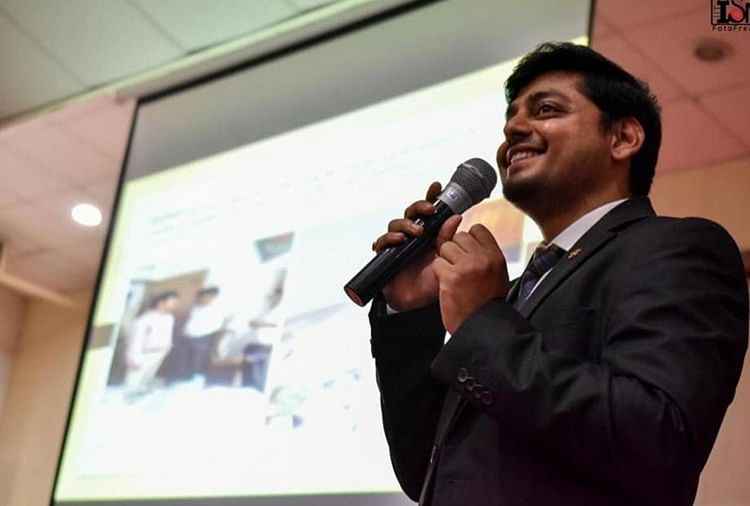 Coronavirus Ias Aditya Ranjan Develop Movable Sample Collection Booth With Help Of Engineers In Jharkhand Chaibasa - कोरोना: दक्षिण कोरिया की तर्ज पर झारखंड के चाईबासा में बना मूवेबल सैंपल ...