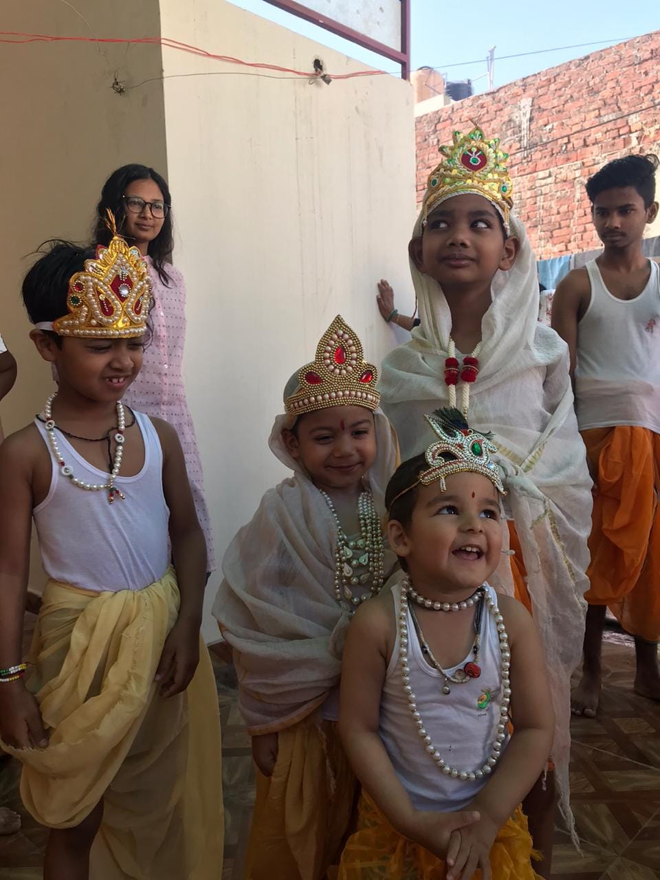 शामली में माहावीर जयंती पर सजे बच्चे
