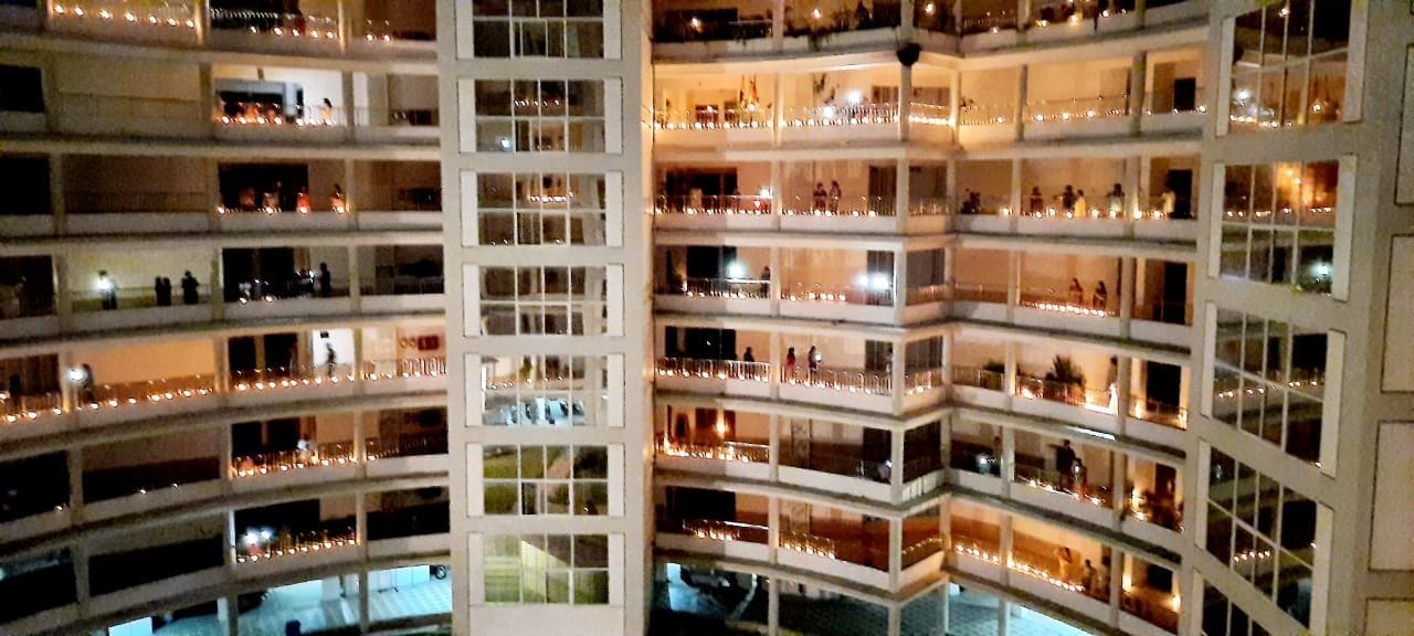 लॉक डाउन में रविवार की रात 9 बजे दीपों से जगमगाती रॉयल सिटी। लॉक डाउन में रविवार की रात 9 बजे दीपों से जगमगाती रॉयल सिटी।