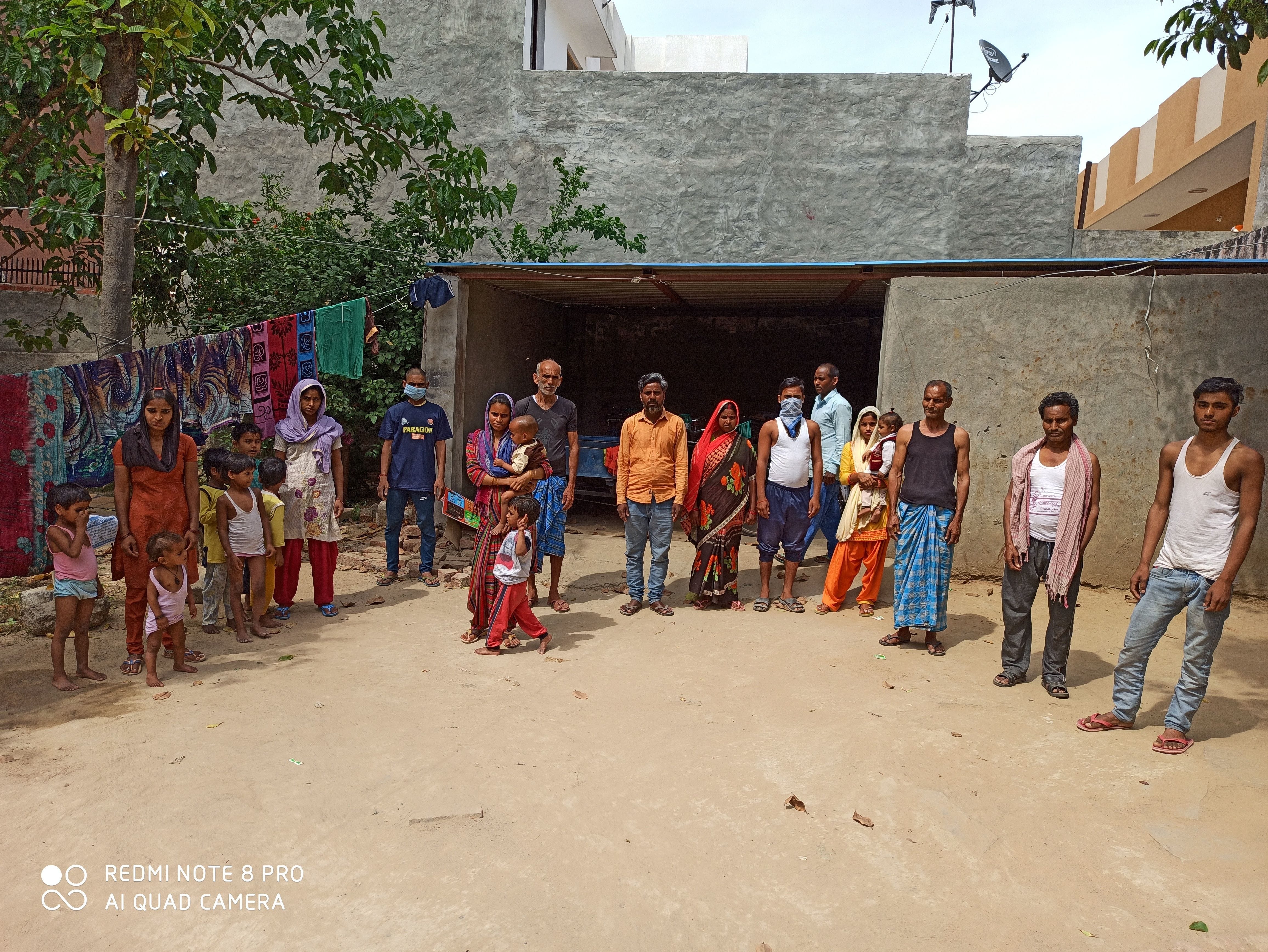 रोहतक। राशन नहीं मिलने से आहत राजेंद्र नगर में रहने वाले प्रवासी मजदूर। रोहतक। राशन नहीं मिलने से आहत राजेंद्र नगर में रहने वाले प्रवासी मजदूर।