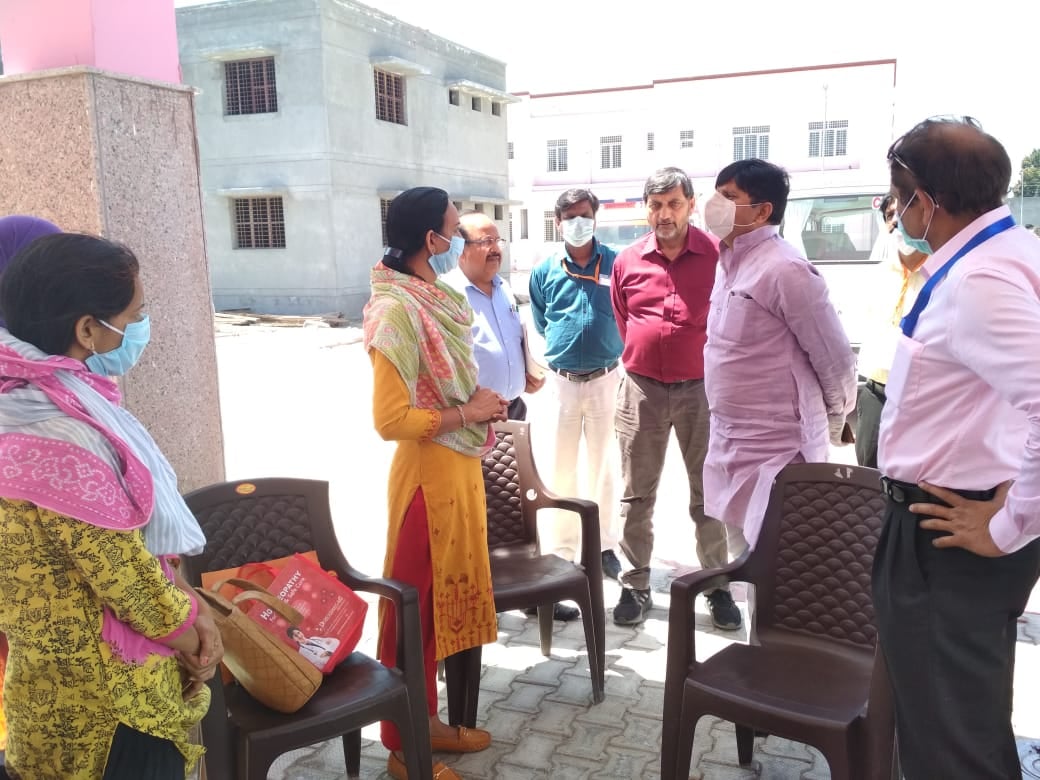 झ्रशामली जिला अस्पताल का निरिक्षण करते विधायक तेजेन्द्र निर्वाल